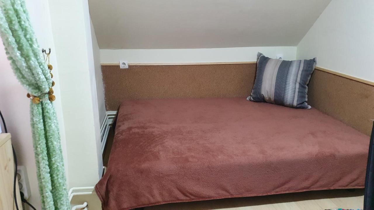 Ruttkai Vendeghaz Apartment เซแกชแฟเฮร์วาร์ ภายนอก รูปภาพ
