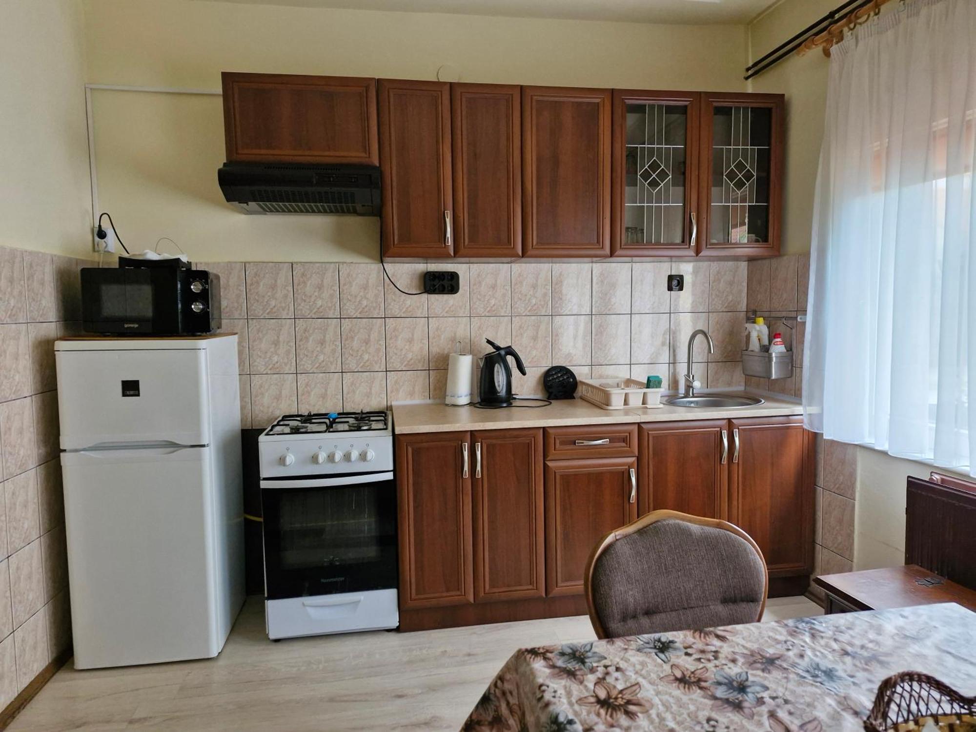 Ruttkai Vendeghaz Apartment เซแกชแฟเฮร์วาร์ ภายนอก รูปภาพ
