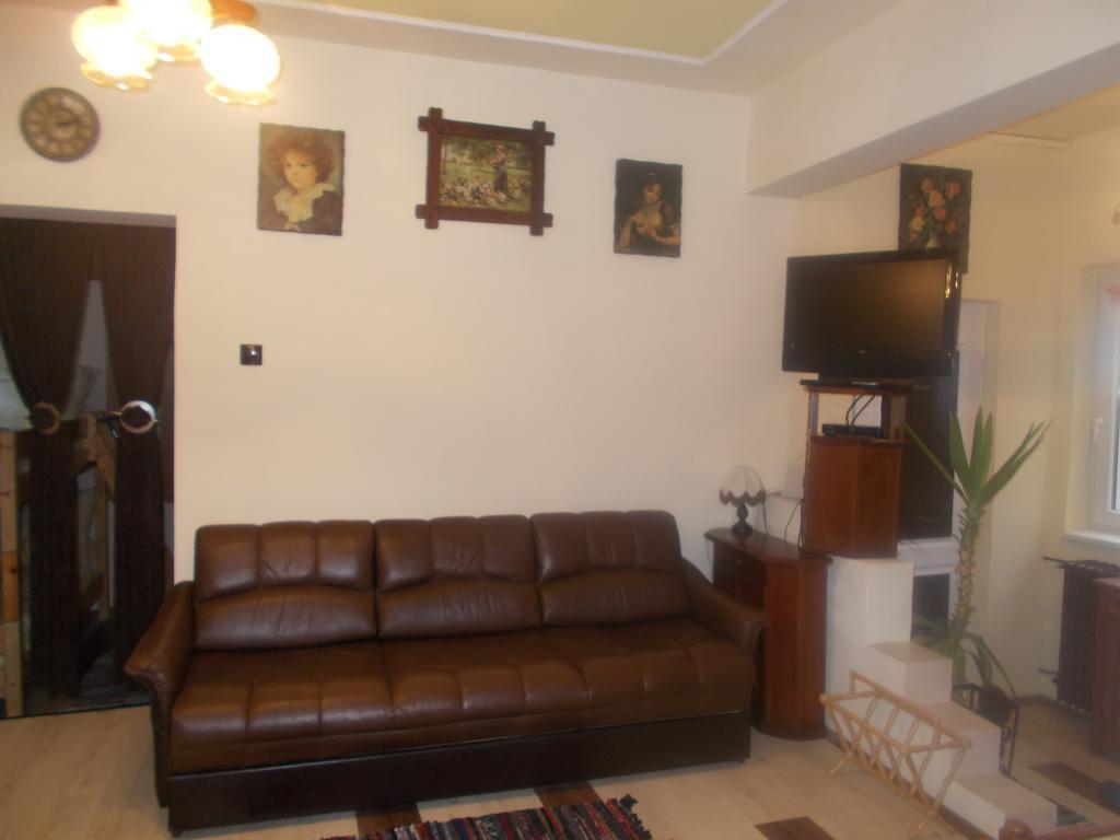 Ruttkai Vendeghaz Apartment เซแกชแฟเฮร์วาร์ ภายนอก รูปภาพ